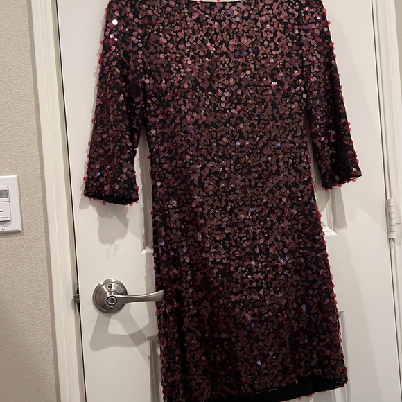 A beautiful dress color wine size 6 excellent condition - Picture 2 of 4